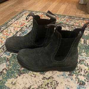 Blundstone boots. Dark Gray. 5.5